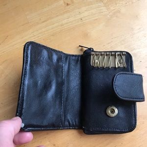 3/20$ vintage black leather key chain wallet